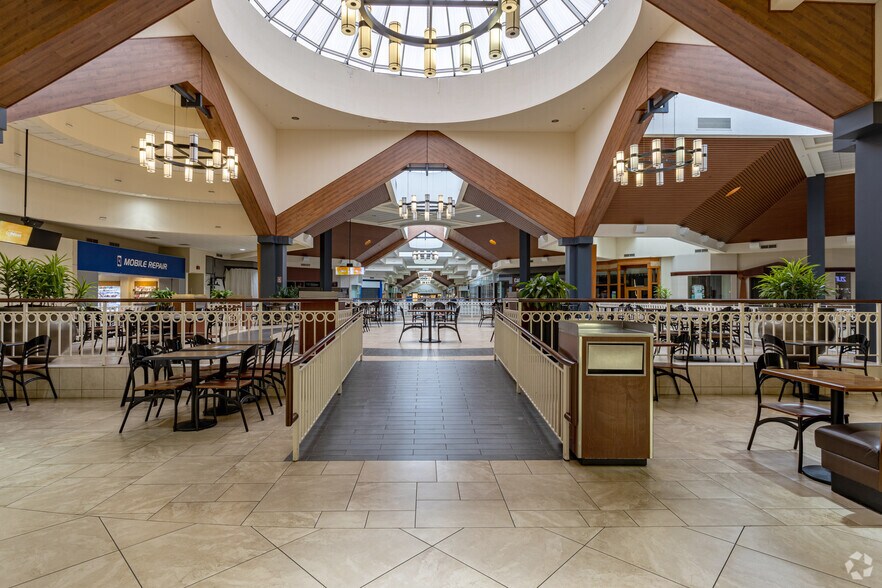 More Photos Of 1801 SW Wanamaker Rd, Topeka Unknown For Lease