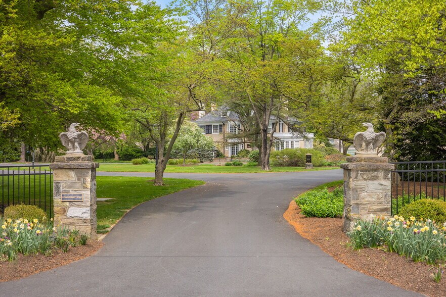 More Photos Of 3705 Kennett Pike, Greenville Office For Lease