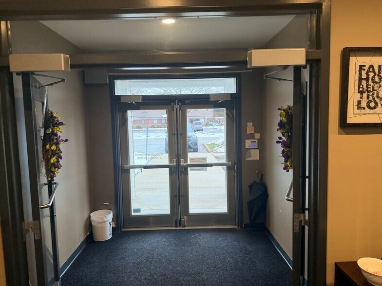 More Photos Of 408 E Washington St, Butler Office For Sale