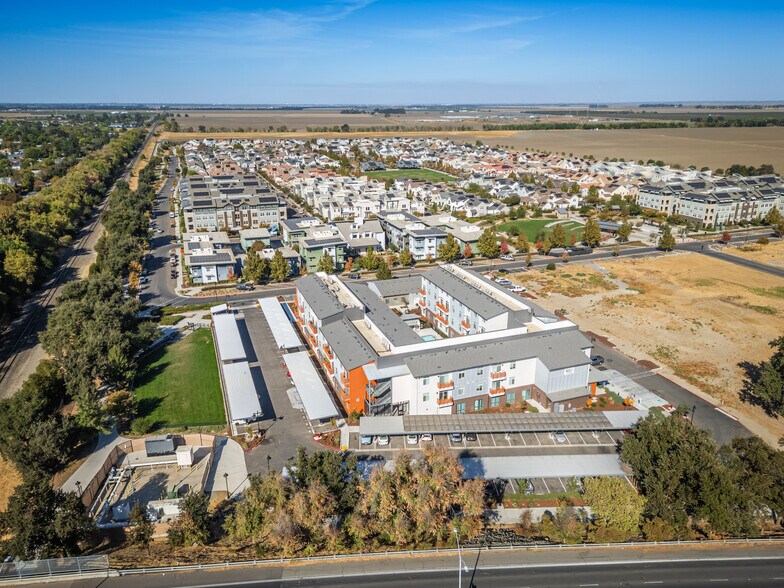 More Photos Of 2500 Cannery Loop, Davis Apartments For Sale