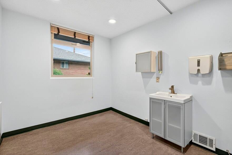 More Photos Of 5311-5315 N Vancouver Ave, Portland Medical For Sale