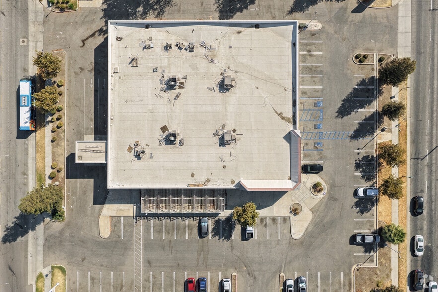 More Photos Of 1701 23rd St, Bakersfield Drugstore For Lease