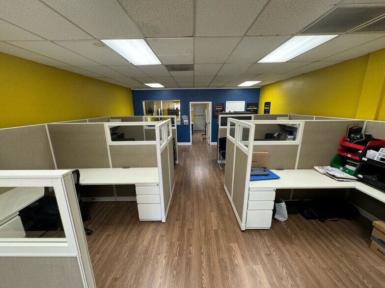 More Photos Of 5555 E Bell Rd, Scottsdale Unknown For Lease