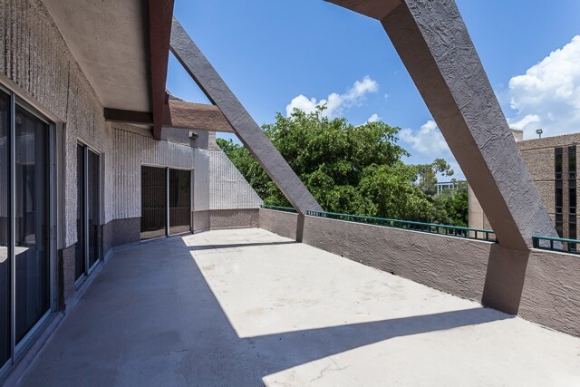More Photos Of 2151 E Commercial Blvd, Fort Lauderdale Medical For Lease