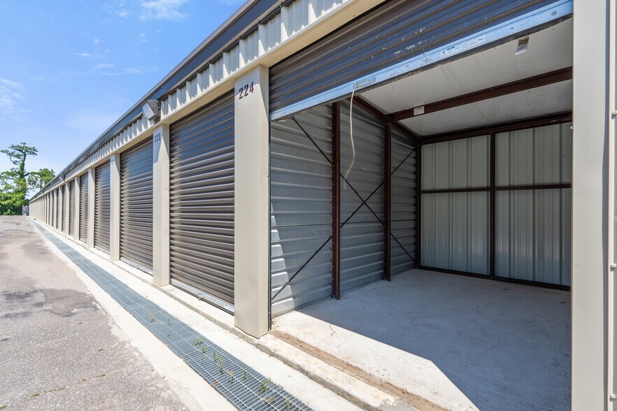 More Photos Of 1717 Frankford Ave, Panama City Self Storage For Sale