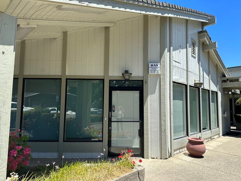 More Photos Of 670 Gregory Ln, Pleasant Hill Storefront For Lease