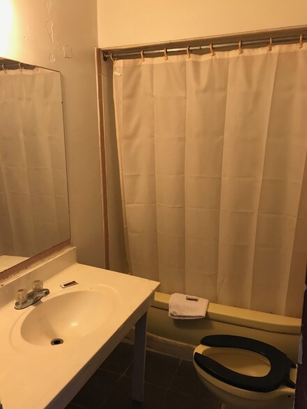 More Photos Of 3000 N Broadway St, Poteau Hotel For Sale