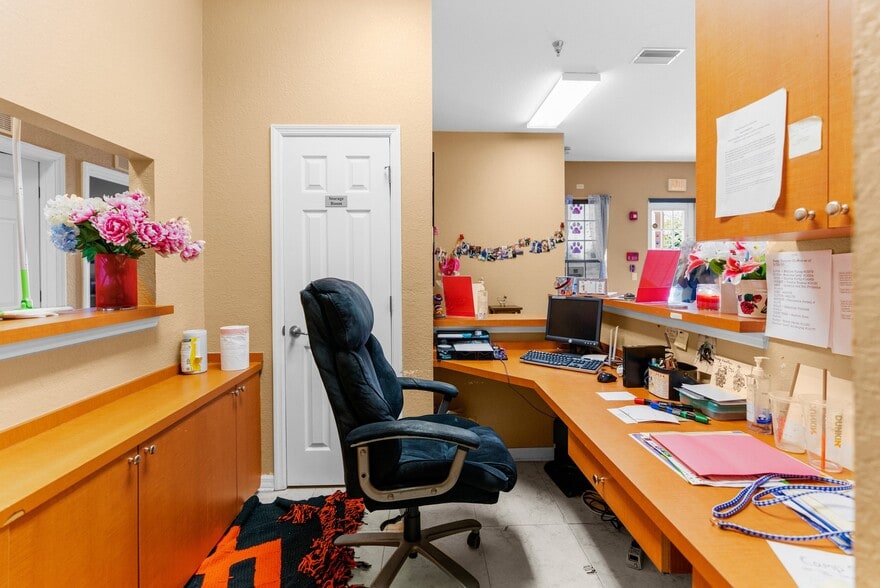 More Photos Of 7044 Commercial Way, Weeki Wachee Office For Sale
