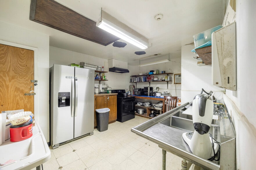 More Photos Of 9202 Ashville Dr, Houston Shelter For Sale