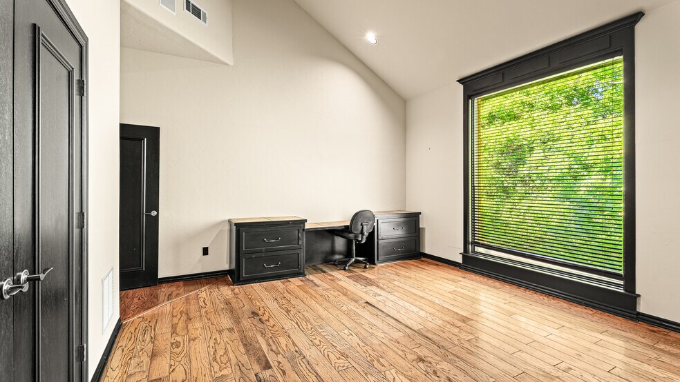 More Photos Of 14000 N Western Ave, Edmond Office For Sale