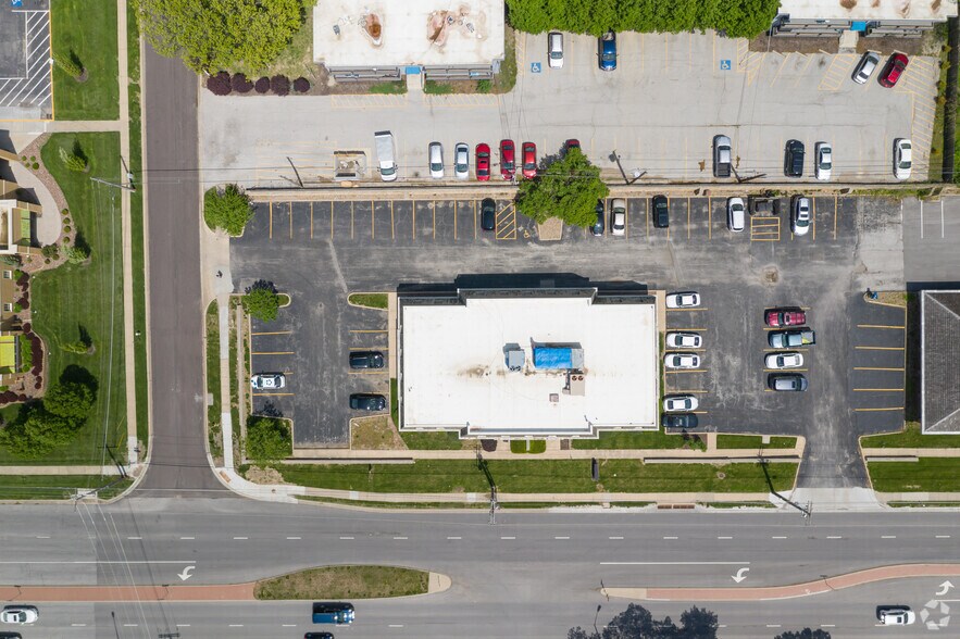 More Photos Of 6600 W 95th St, Overland Park Office For Lease