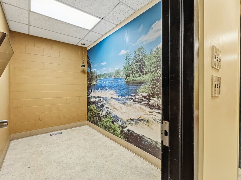 More Photos Of 1212 Air Depot, Midwest City Office For Lease