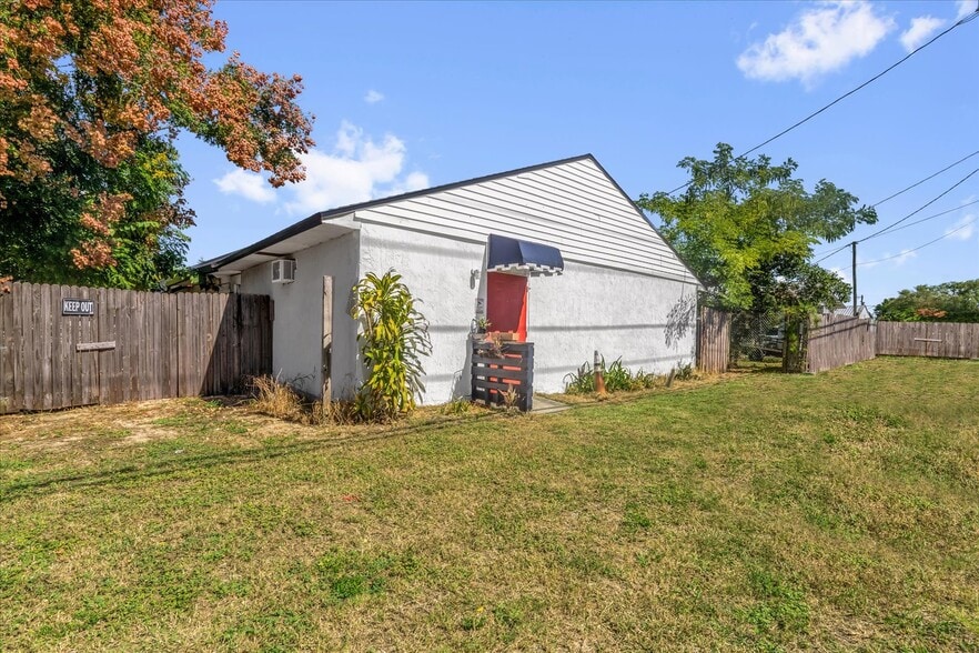 More Photos Of 312 E Main St, Dundee General Retail For Sale