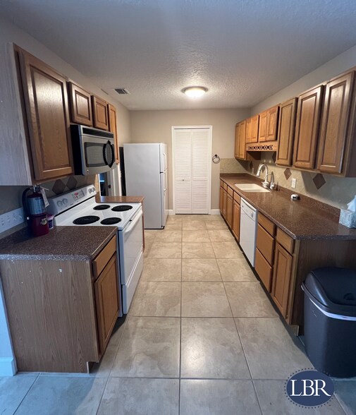 More Photos Of 1840 Sarno Rd, Melbourne Office For Sale