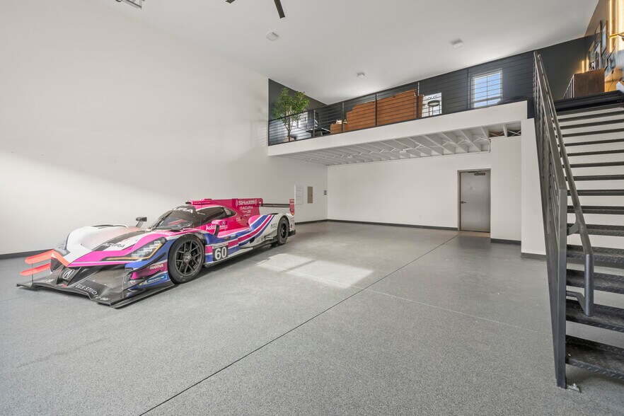 More Photos Of 4477 34th Ave, Cincinnati Self Storage For Sale