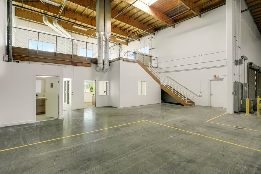 More Photos Of 8594 Siempre Viva Rd, San Diego Manufacturing For Lease