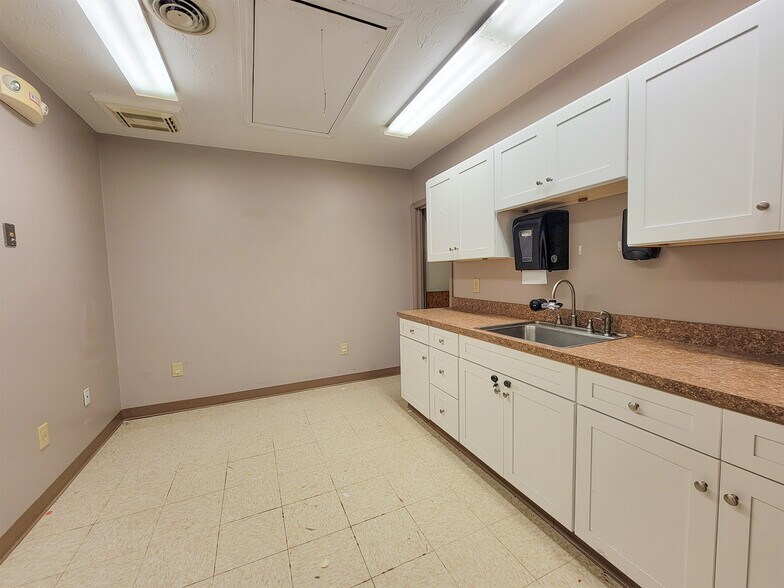 More Photos Of 50 Aldrin Rd, Plymouth Flex For Sale