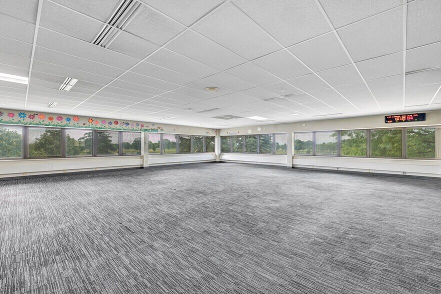 More Photos Of 1100 Employers Blvd, De Pere Office For Lease