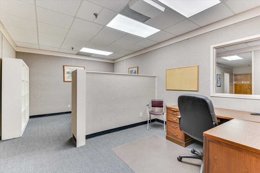 More Photos Of 1089 Augusta Rd, Warrenville Office For Lease