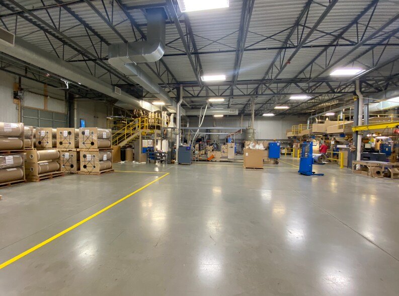 More Photos Of 11 Fireslate Pl, Lewiston Warehouse For Lease