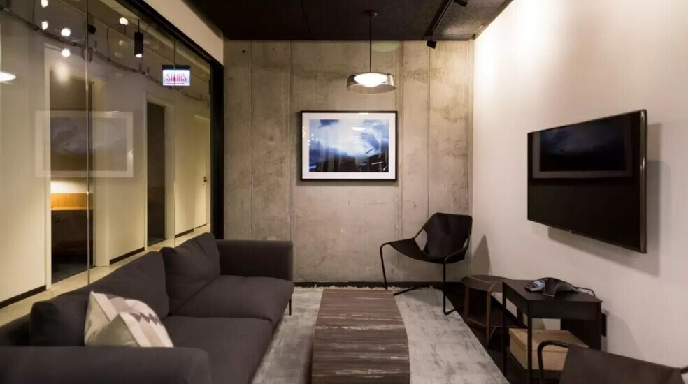 More Photos Of 171 N Aberdeen St, Chicago Coworking Space