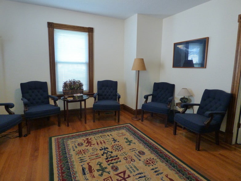 More Photos Of 25 Concord St, Glastonbury Office For Sale