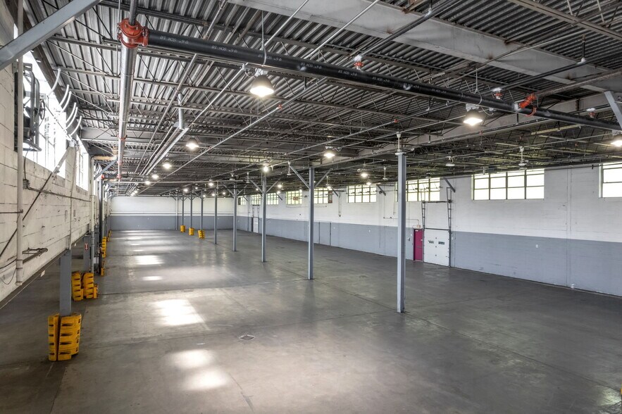 More Photos Of 87-147 Avocado St, Springfield Distribution For Sale