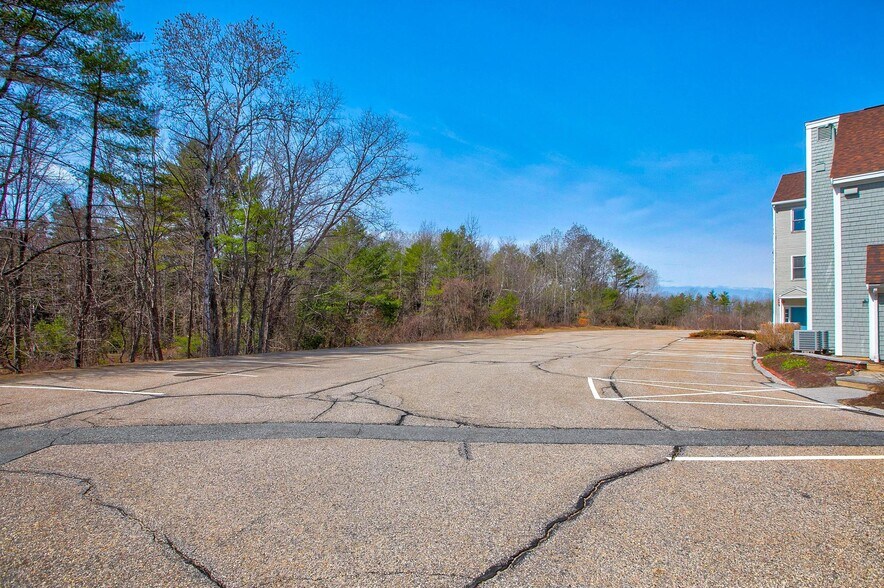 More Photos Of 25 Country Club Rd, Gilford Medical For Sale