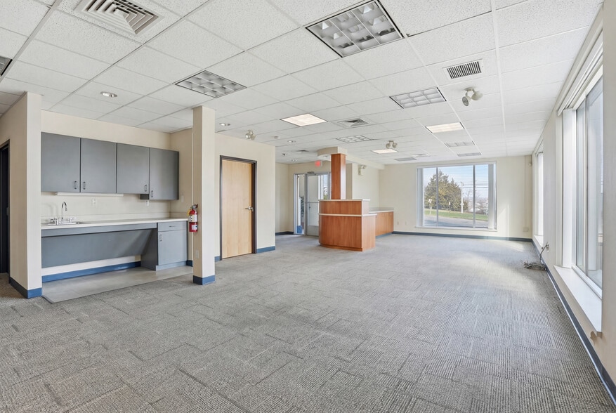 More Photos Of 1645-1655 Hausman Rd, Allentown Storefront Retail Office For Lease