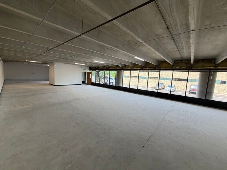 More Photos Of 535 E Cimarron St, Colorado Springs Warehouse For Sale