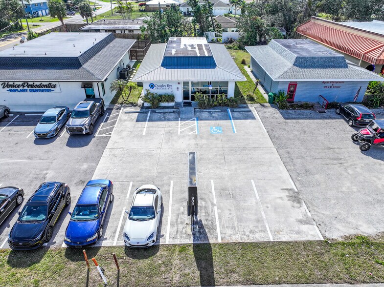 More Photos Of 1988 Tamiami Trl S, Venice Medical For Sale
