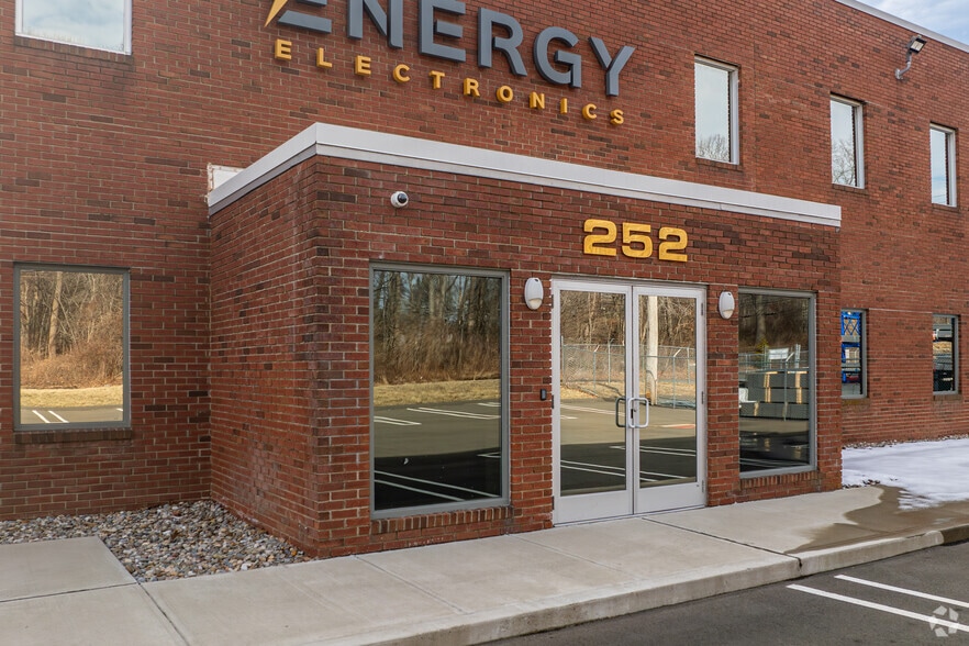 More Photos Of 252-262 Depot Rd, Milford Light Distribution For Lease