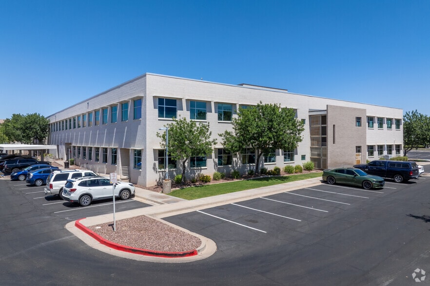 More Photos Of 690 N Cofco Center Ct, Phoenix Medical For Lease