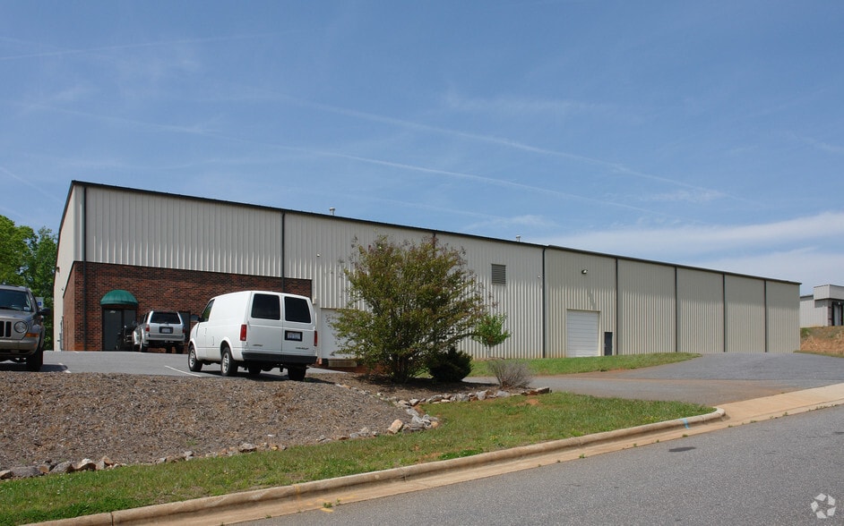 More Photos Of 645 11th Ave Blvd SE, Hickory Warehouse For Lease