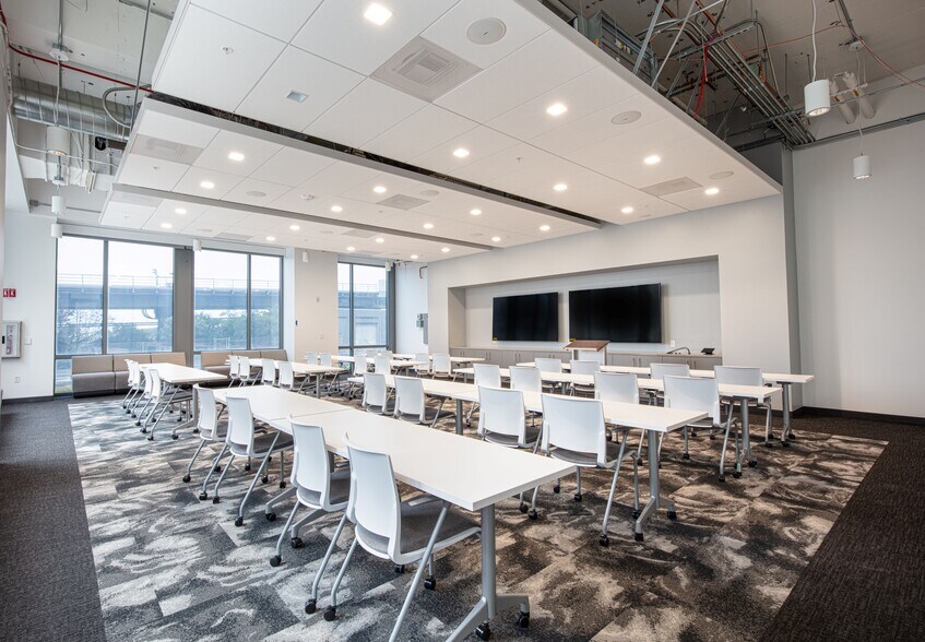 More Photos Of 2001 Junipero Serra Blvd, Daly City Research And Development For Lease