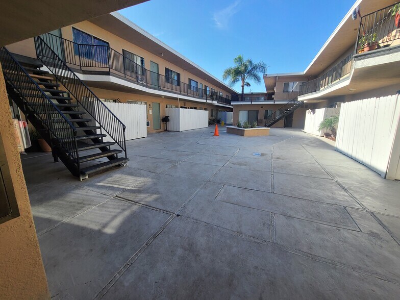 More Photos Of 14696 Rayen St, Panorama City Apartments For Sale