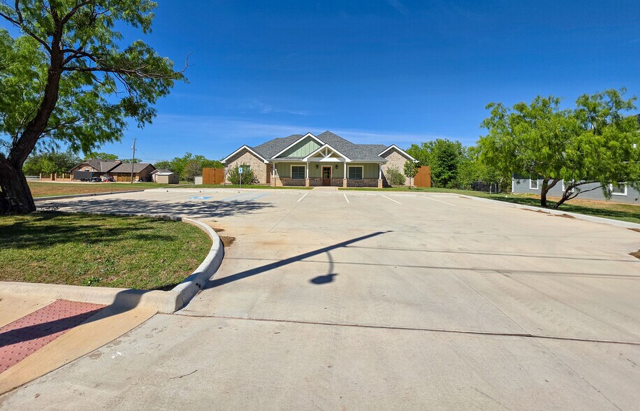 More Photos Of 2426 Lincoln Dr, Abilene Medical For Sale