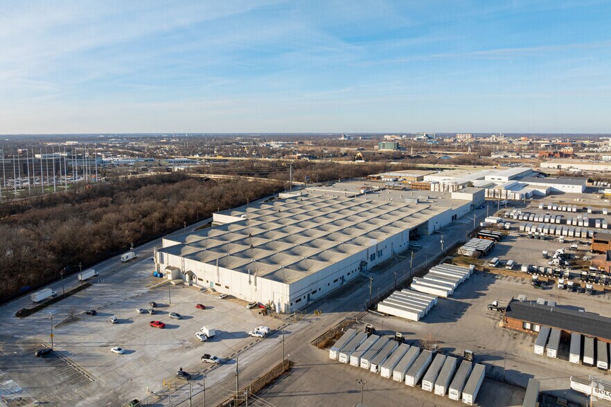 More Photos Of 1301 S White River Pky E, Indianapolis Warehouse For Sale