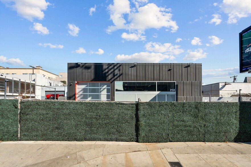 More Photos Of 2134 S Sepulveda Blvd, Los Angeles Showroom For Sale