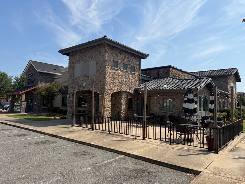 More Photos Of 256 Liberty St, Thomasville Restaurant For Lease