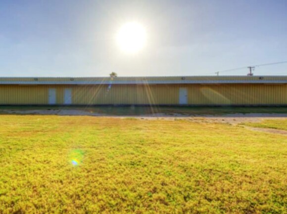 More Photos Of 11818 Business 83, La Feria Warehouse For Lease