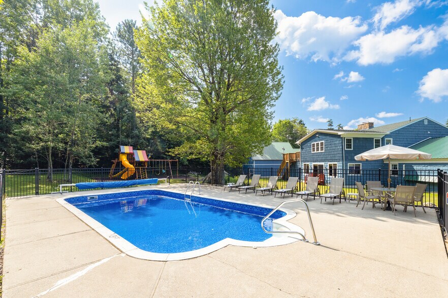 More Photos Of 344 Vt Route 100, West Dover Hotel For Sale