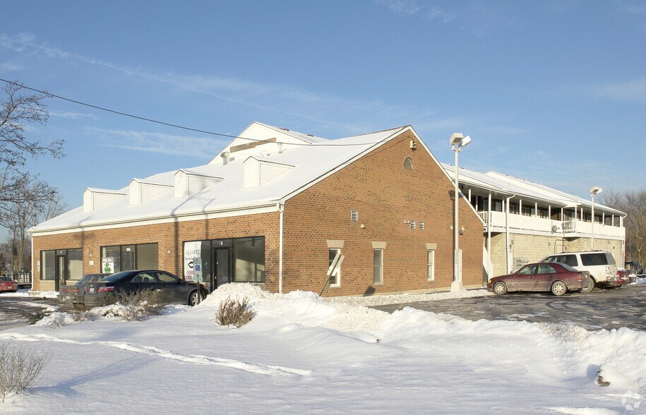 More Photos Of 1187 N Farnsworth Ave, Aurora Storefront Retail Residential For Lease