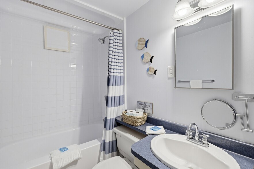More Photos Of 7001 Savona Access Rd, Thompson-Nicola Hotel For Sale