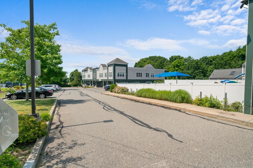 More Photos Of 140 N Franklin St, Holbrook Office For Sale