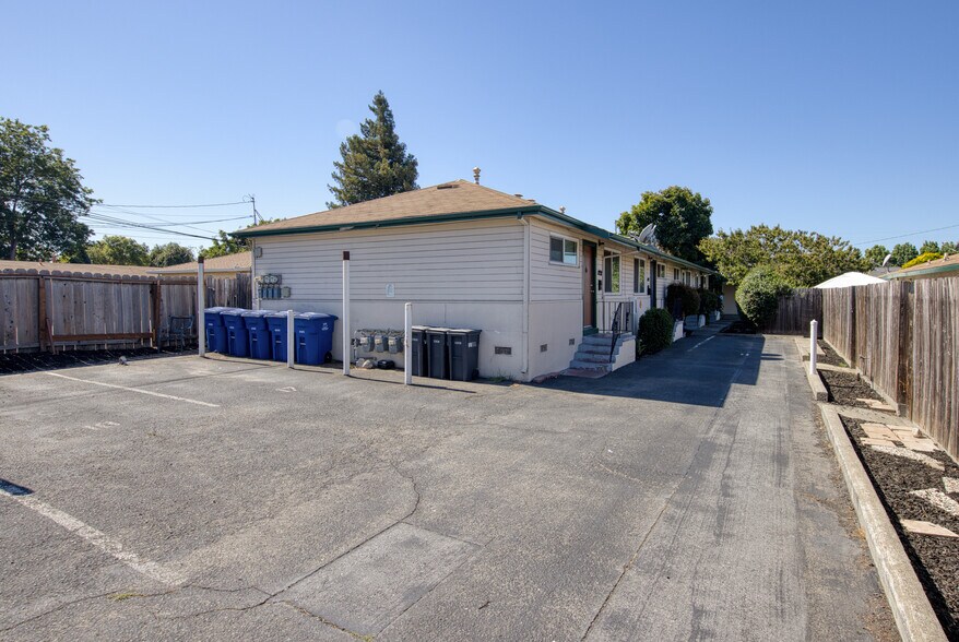 More Photos Of 24039 Park St, Hayward Apartments For Sale