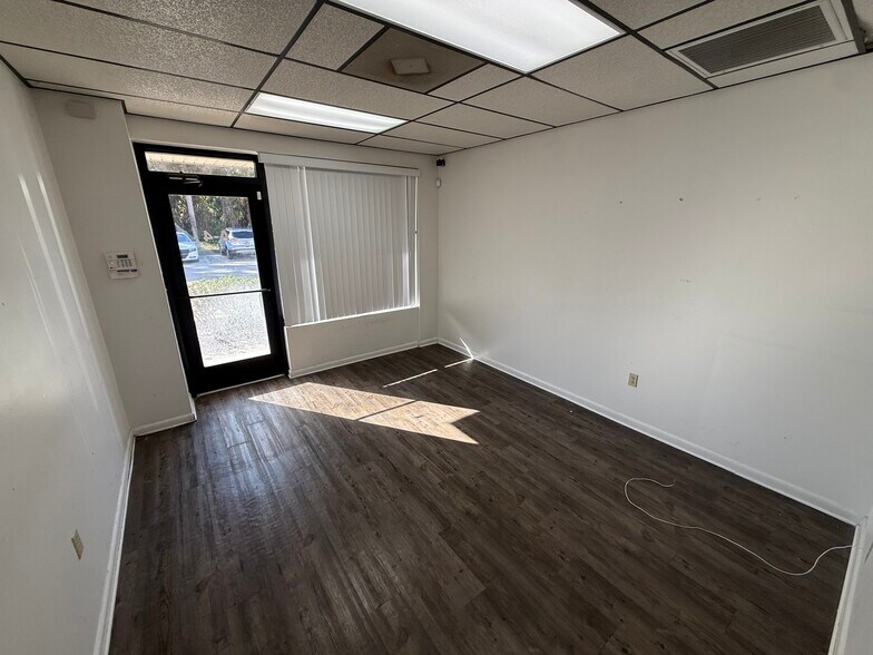 More Photos Of 1535 N Cogswell St, Rockledge Warehouse For Lease