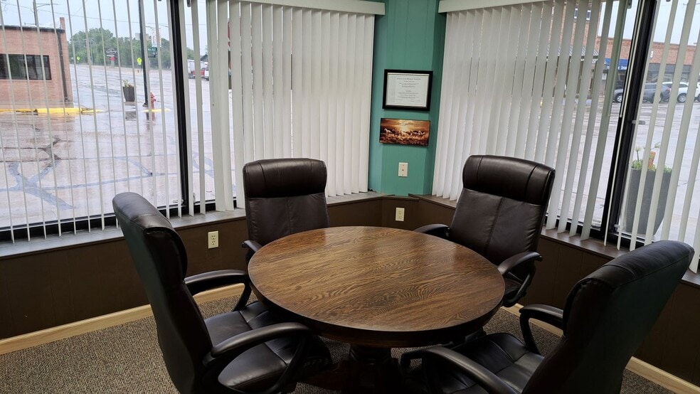 More Photos Of 203 W Arnold Ave, Arnold Office For Sale