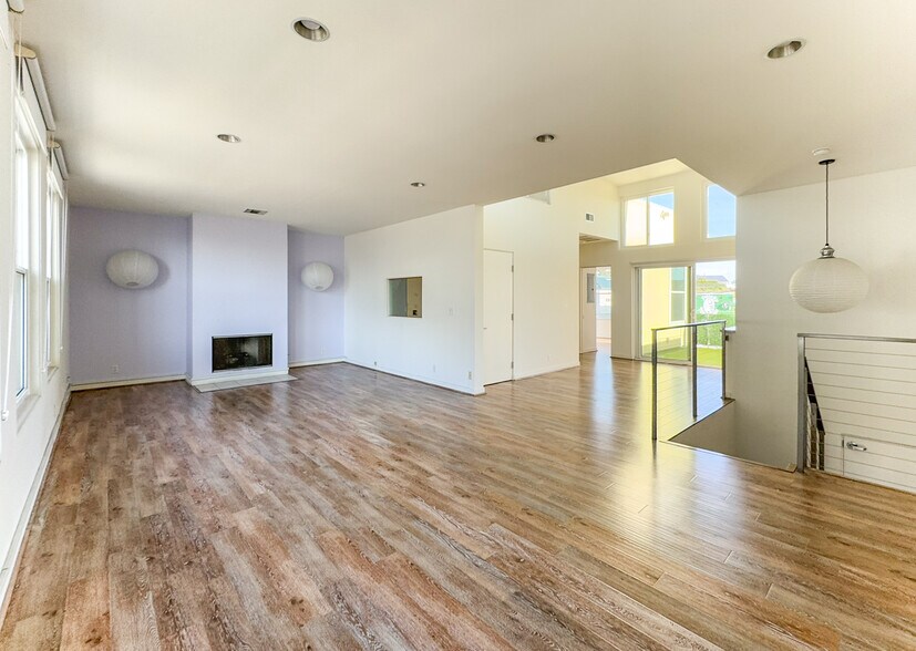 More Photos Of 106-108 W Channel Rd, Santa Monica Storefront Retail Office For Lease