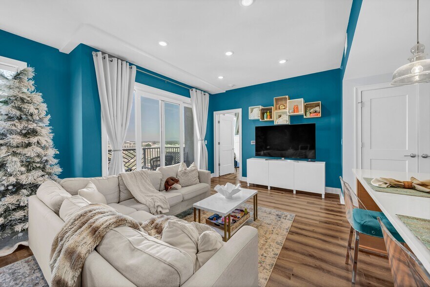 More Photos Of 240 N Water St, Wilmington Specialty For Sale